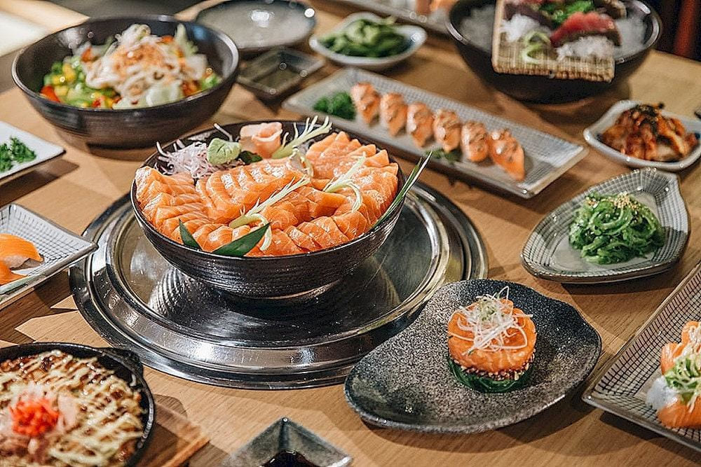 Isushi is a restaurant that serves authentic Japanese flavor dishes, which are made from fresh ingredients (Source: Fanpage iSushi | Nh&agrave; h&agrave;ng buffet Nhật Bản)